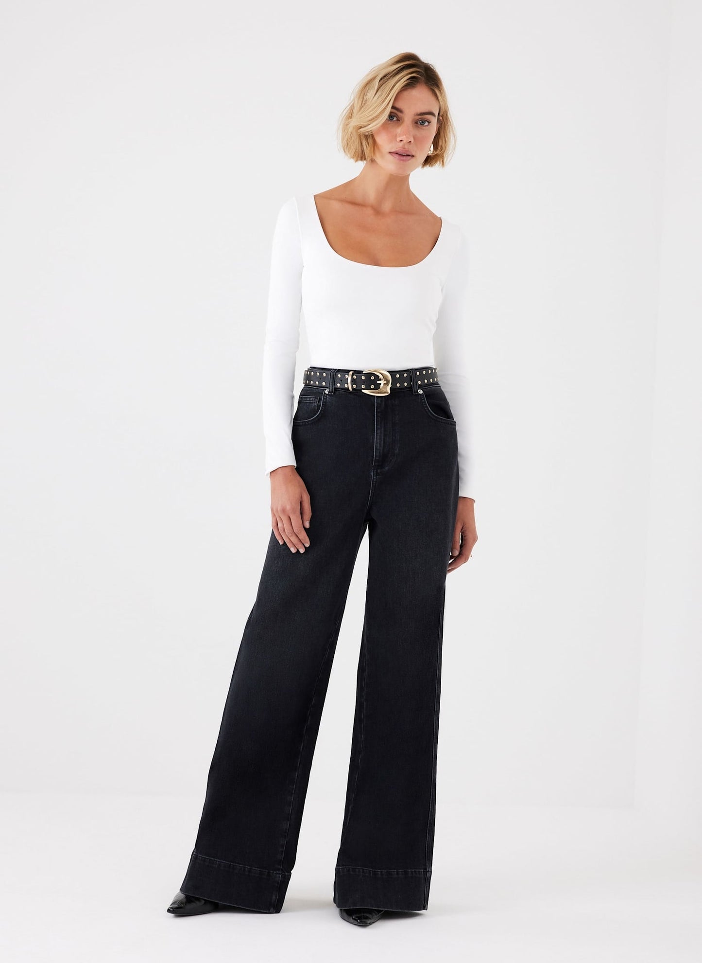 White Scoop Neck Long Sleeve Top