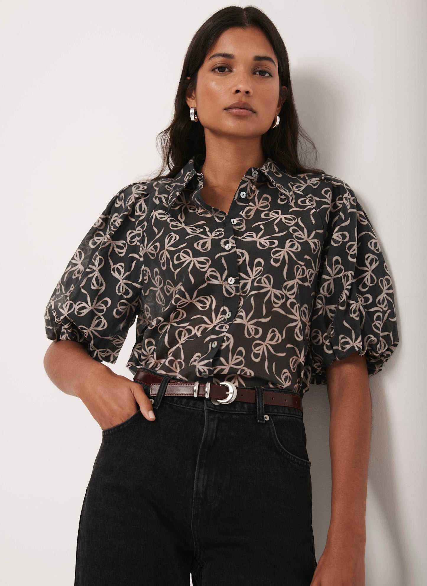 Black Bow Print Cropped Shirt
